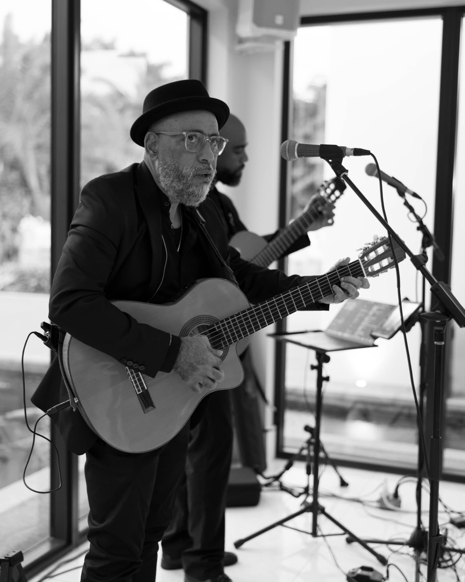 The guitarist during cocktail hour, black and white — The Glass Venue wedding venue, Miami, Florida